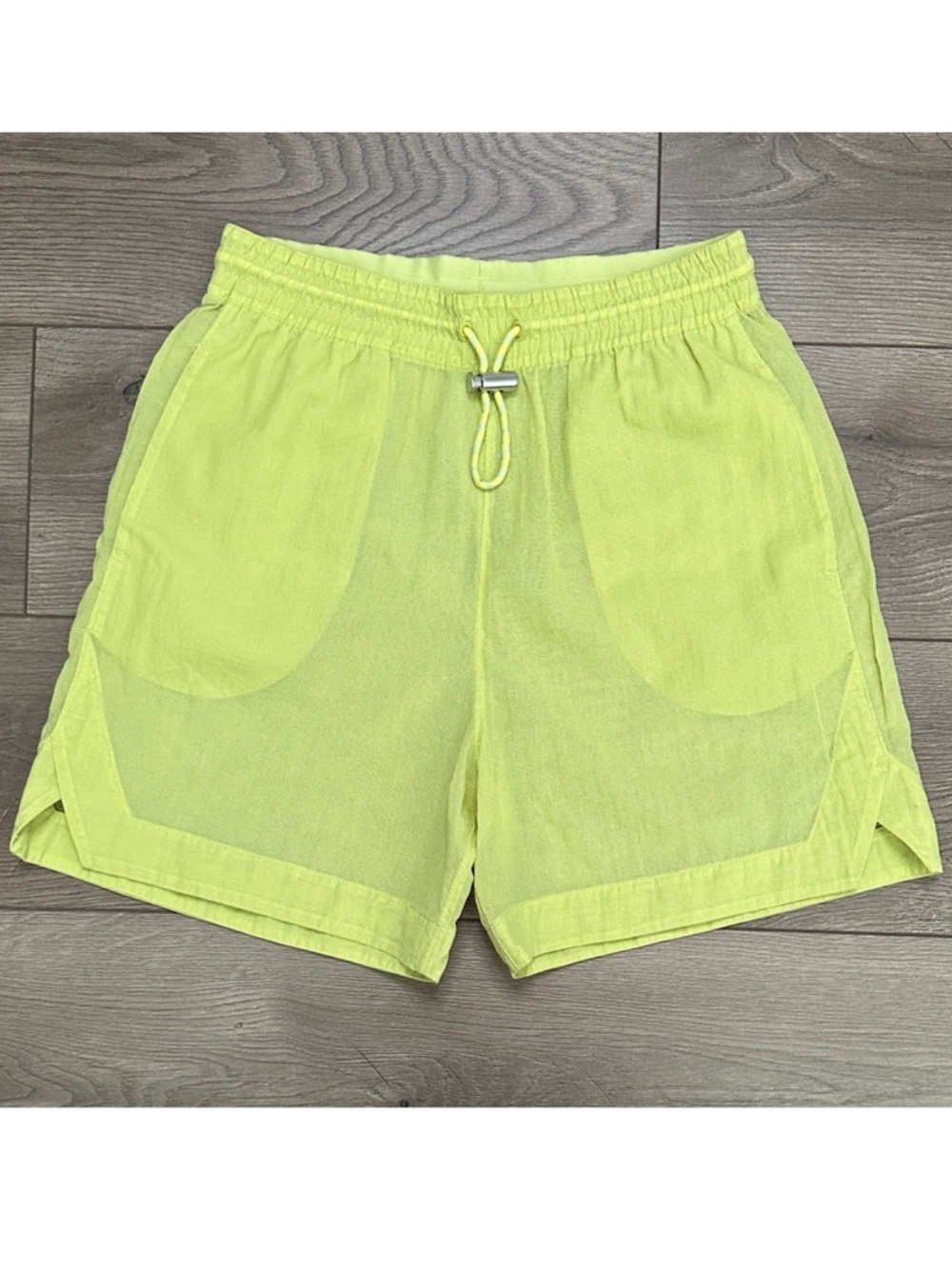 Lululemon Clear Intention High Rise Lemon Vibe‎ Water Repellent Shorts Size 6